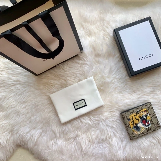 First bag ru GUCCI WALLET 0817